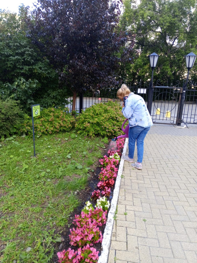 Подкормка и прополка цветов Никонова,8 -3.jpg