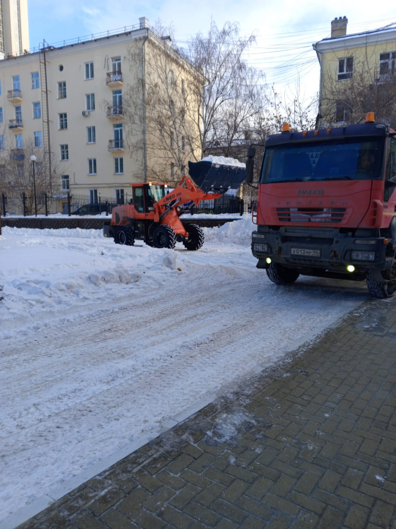 Механизированная уборка снега с вывозом -7.jpg