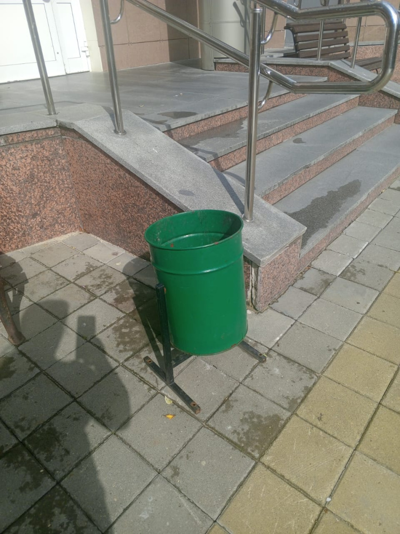 Установлена урна Никонова,10.jpg
