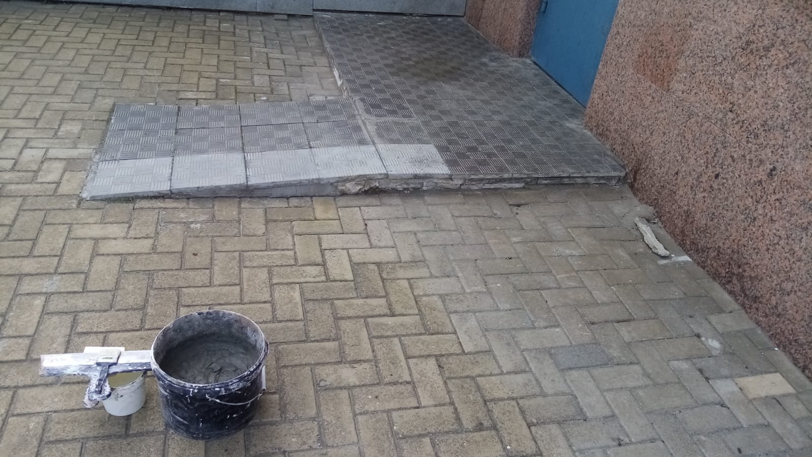 Плинтус у крыльца.jpg